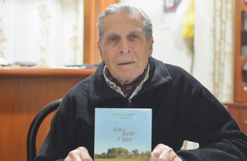 Aldo Alonso presentó su libro "Entre ayer y hoy" en Rolón, su pueblo natal