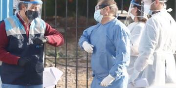 El intendente Matías Stevanato visita a vecinos de Rodeo del medio junto a personal de la Salud\u002E