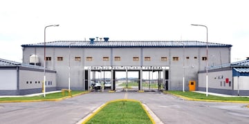 Allanan el penal de Ezeiza en la causa por supuesto espionaje ilegal\u002E (EFE)