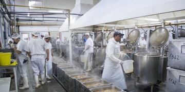 Piden un bono especial para los gastronómicos que se desempeñan durante la cuarentena por coronavirus\u002E (Archivo)