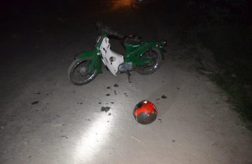 Cayó en un zanjón con la moto y terminó perdiendo la vida