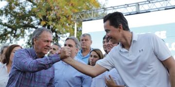 El mandatario celebró que el PJ se queda con 28 nuevas intendencias y perdió sólo una\u002E Su candidato a vice, Manuel Calvo, destacó la \