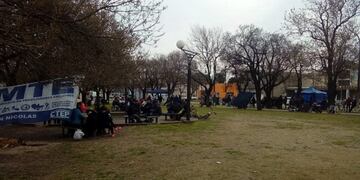 Concentración de agrupaciones sociales en la Plaza 14 de Abril\u002E (MTE San Nicolás)