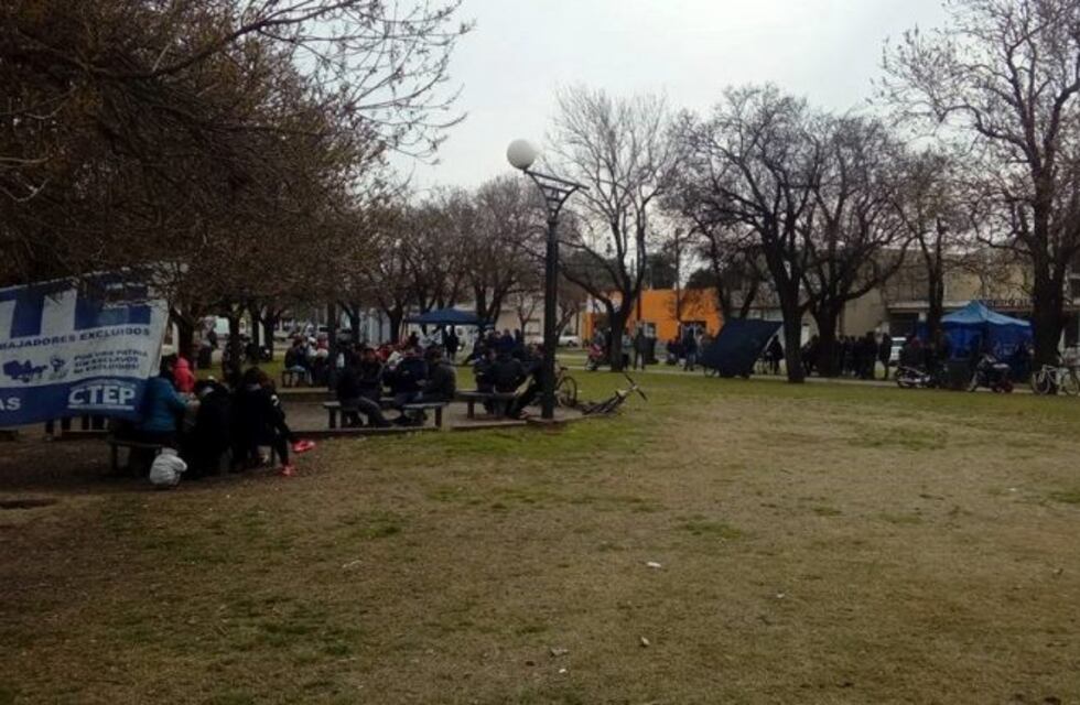 San Cayetano: organizaciones sociales se movilizaron a Plaza 14 de Abril