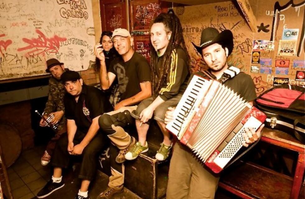 Karamelo Santo estrena nuevas canciones en el ciclo "Al Sábato en ojotas 2017"