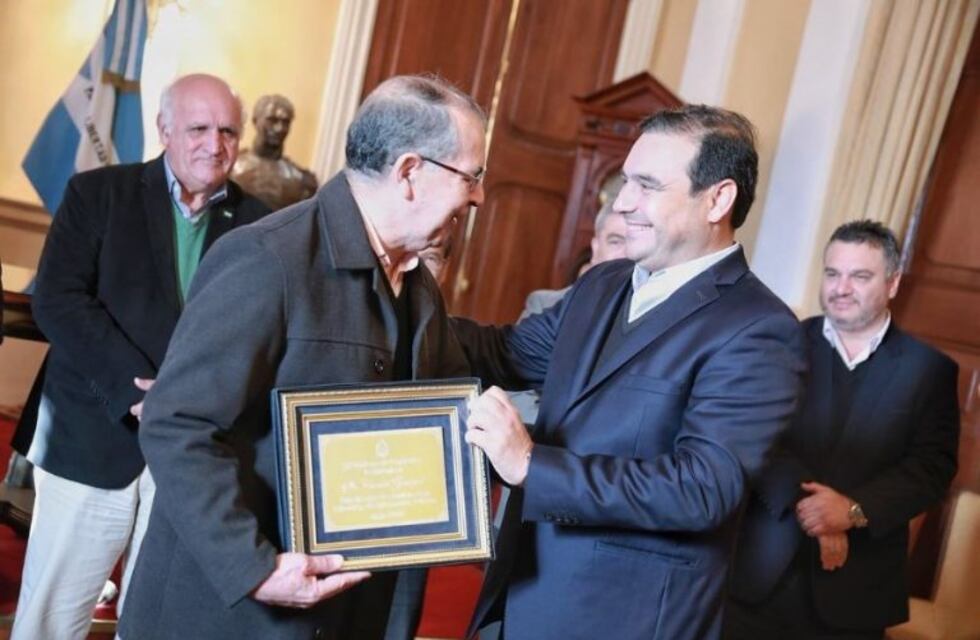 Valdés aseguró que los empleados públicos tendrán aumentos salariales hasta fin de año