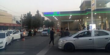 Escándalo por el GNC: Las estaciones no expenden el combustible y los taxistas profundizan los cortes