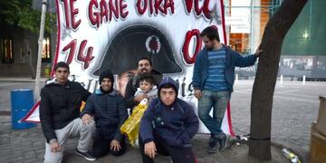Matias Virano junto a los alumnos de Sawá\u002E
