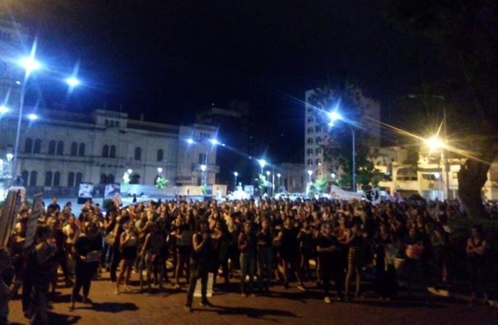 Paraná marchó bajo el lema #NiUnaMenos por el femicidio de Agustina
