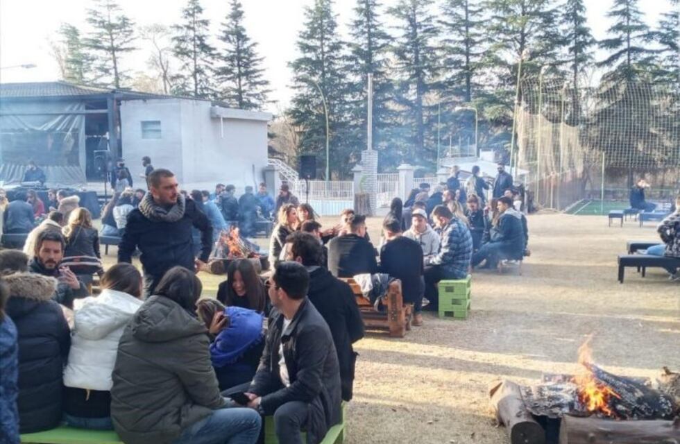 Otro intento de fiesta en el resto bar de Villa Warcalde
