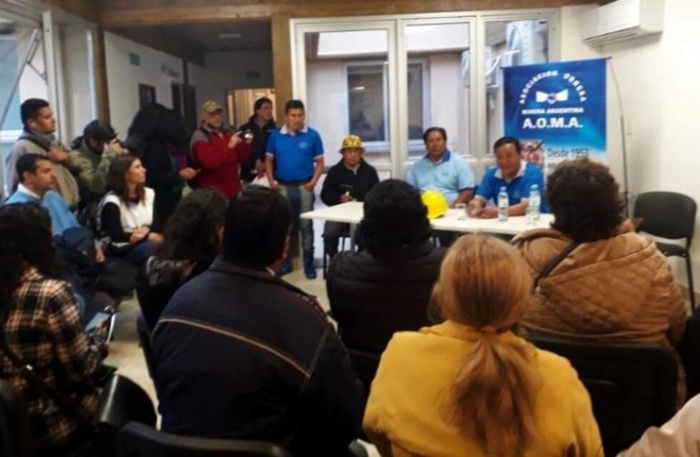 Mineros mantienen la protesta y exigen la renuncia del gerente