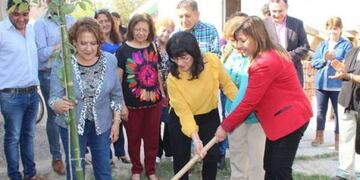 Fuentes inauguró un salón en Centro de Jubilados