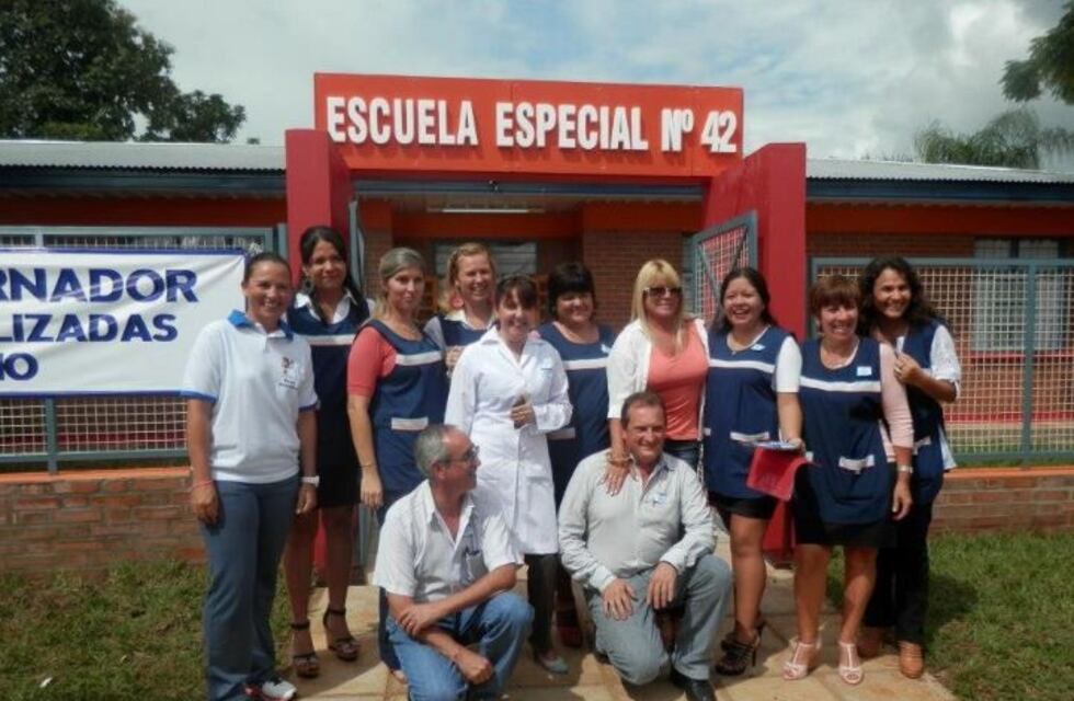 Es ciego y viaja más de 30 kilómetros para ir a la escuela