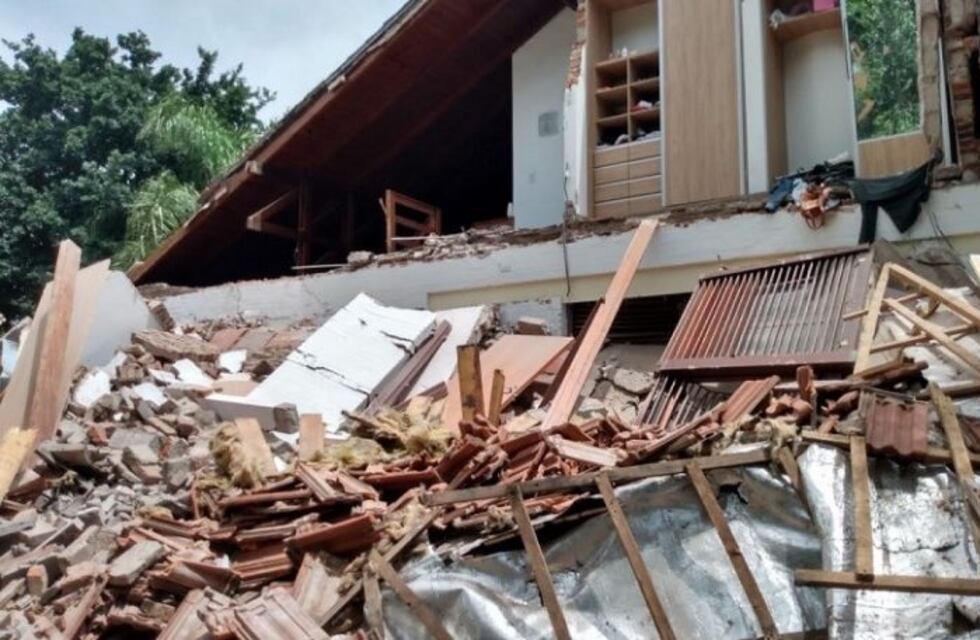 Impactante derrumbe en una casa de Funes: una habitación quedó partida al medio