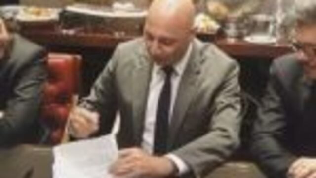 San Lorenzo firmu00f3 el boleto de compra-venta con Carrefour.