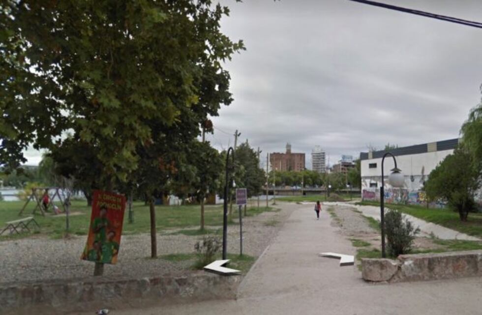 Robaron televisores de un hotel y los escondieron en una plaza céntrica de Carlos Paz