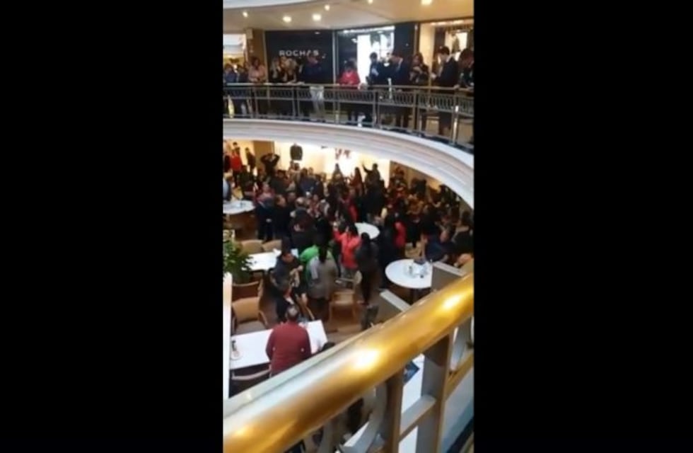 Manifestantes coparon shoppings de la Ciudad para reclamar por la emergencia alimentaria