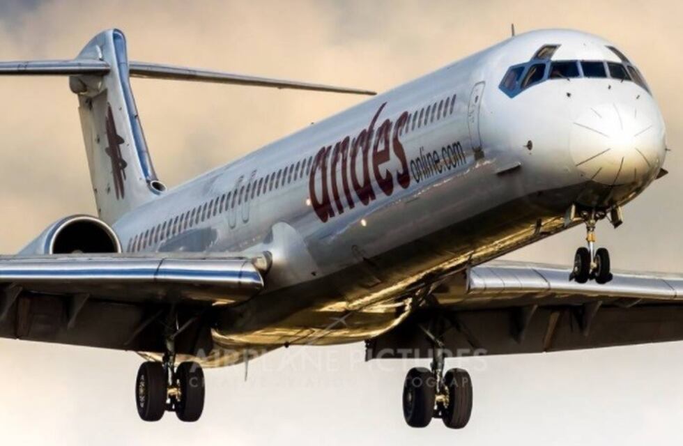 Andes podría cancelar vuelos a Comodoro y Madryn por la deuda de Provincia