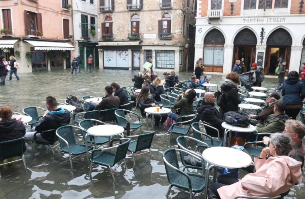 Venecia no da respiro y nuevamente está bajo el agua