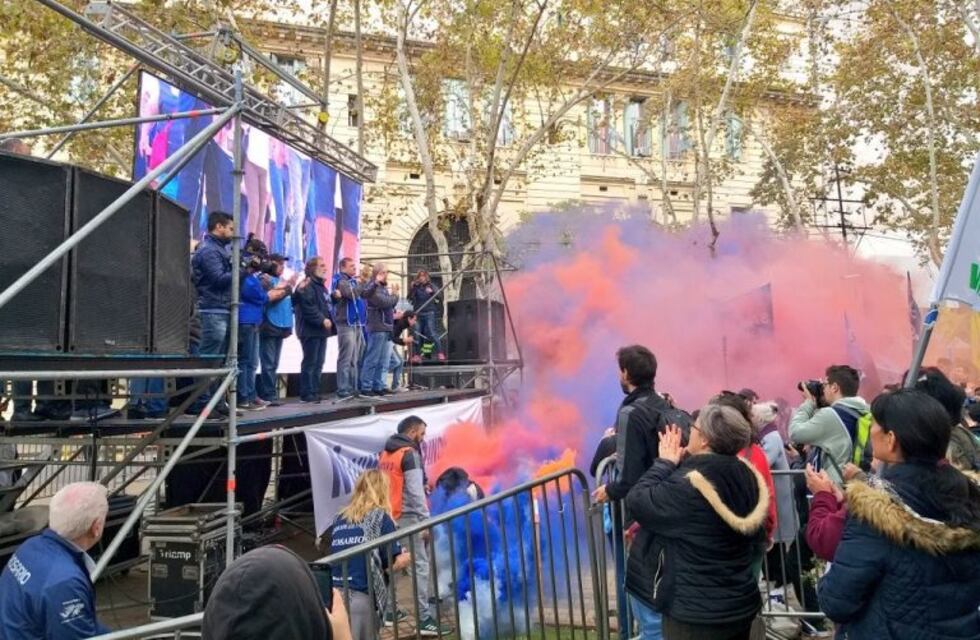 Gremios rosarinos protestaron con dos actos centrales contra las medidas de ajuste