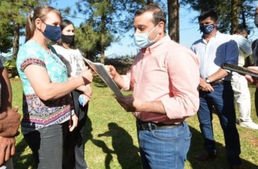 Herrera Ahuad entregó 182 títulos de propiedad en Pozo Azul