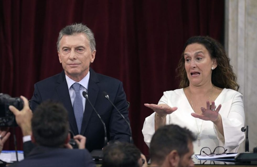 El Gobierno denunciará a la "falsa diputada" que increpó al presidente durante su discurso