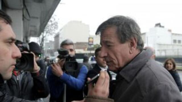 BUENOS AIRES 27/06/16, EL PRESIDENTE DE VELEZ, RAUL GAMEZ, ARRIBA LA REUNION CON SUS PARES DE AFA EN EL BARRIO DE BOEDO.FOTO:DYN/PABLO MOLINA buenos aires raul gamez dirigentes instituciones futbol reunion reunion dirigentes en la afa presidente de velez