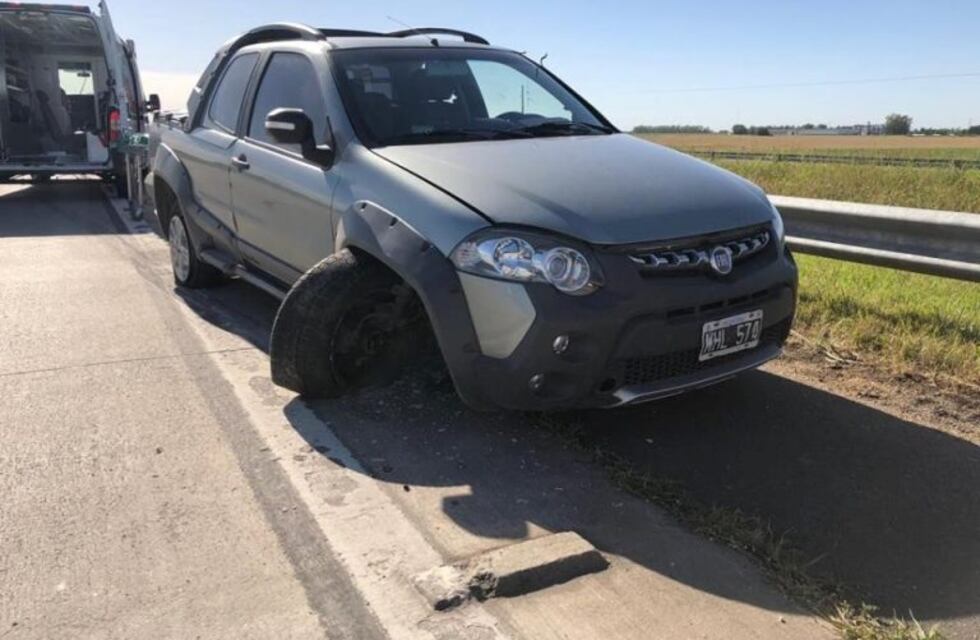Accidente en solitario en el Km 435 de la autopista Córdoba - Rosario