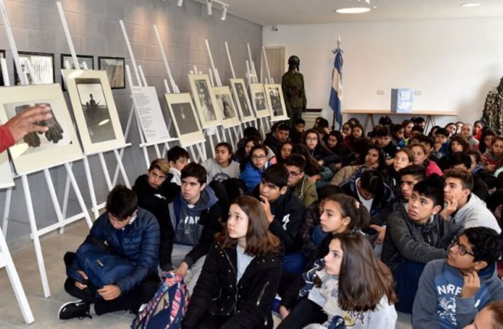 Jóvenes comparten la historia nacional con sus protagonistas