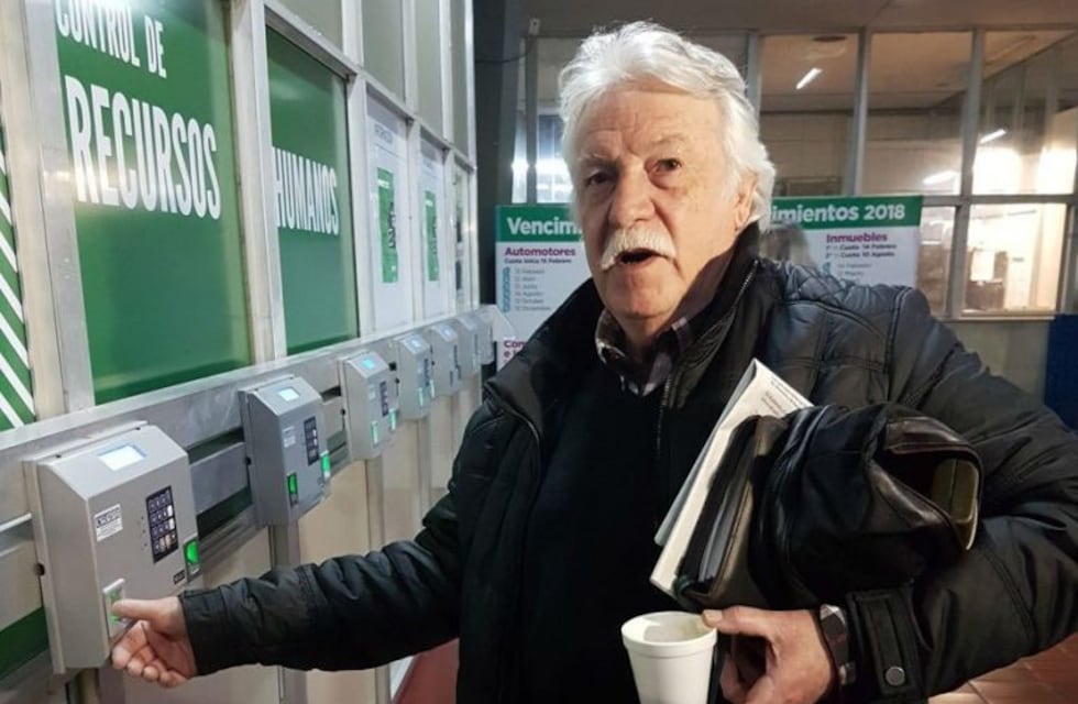 “Daniele no se fue del municipio”: Llaryora habló de la “rara” situación del gremialista