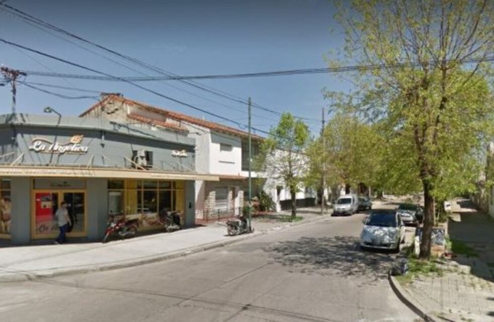 Video: se hicieron pasar por indigentes para robar una panadería en La Plata