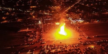 La fogata más grande del país encendió la noche en Alvear
