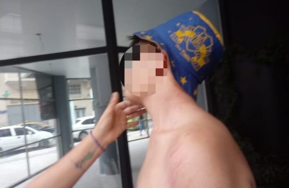 Un padre golpeó a menores que festejaban el pase al quinto año