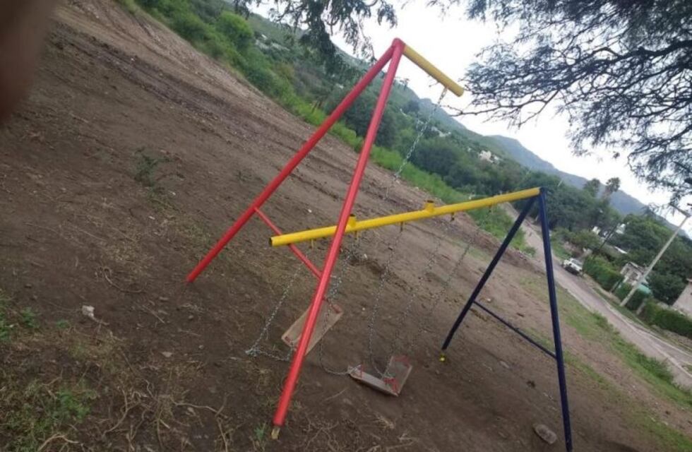 Vandalismo en la plaza Polinesias de Villa Allende