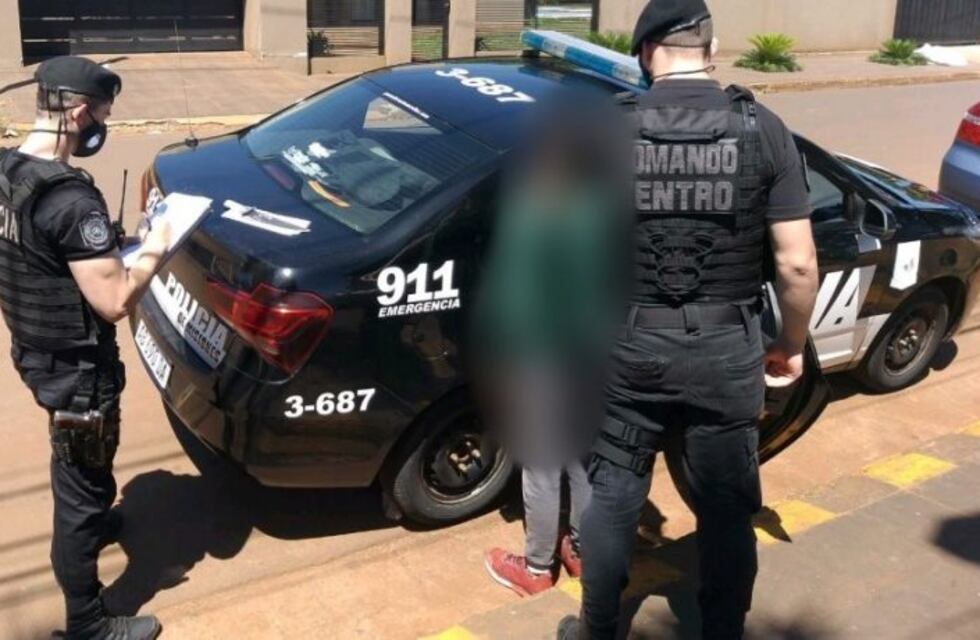 Un menor forzó la puerta de un auto estacionado y terminó detenido