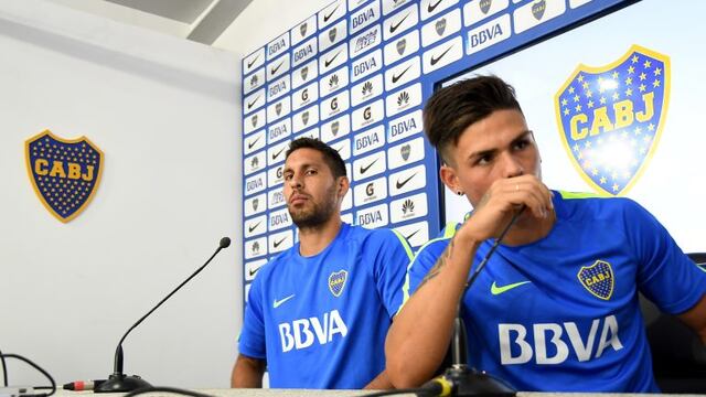 Los defensores de Boca Juniors Juan Manuel Insaurralde (izquierda) y Jonathan Silva brindan una conferencia de prensa el 14/02/2017 en Buenos Aires, Argentina, luego de protagonizar una pelea durante la pru00e1ctica del equipo. rn(Vinculado al texto de dpa