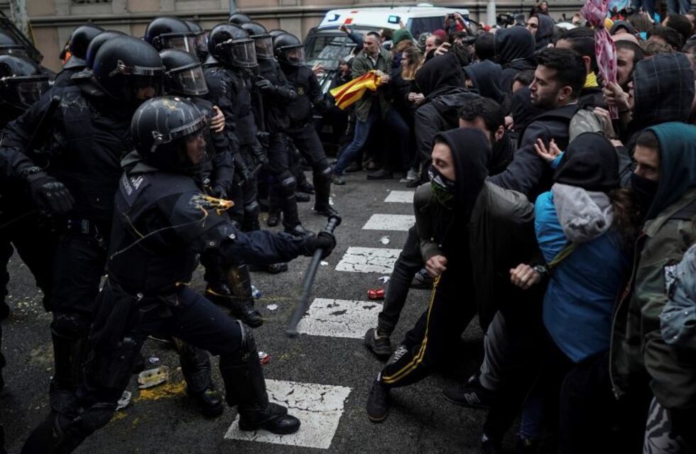 Graves incidentes en Cataluña tras la detención de Puigdemont