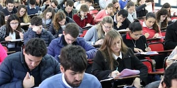 Estudiantes beneficiarios de becas Progresar accederán a abono telefónico\u002E (Web)\u002E