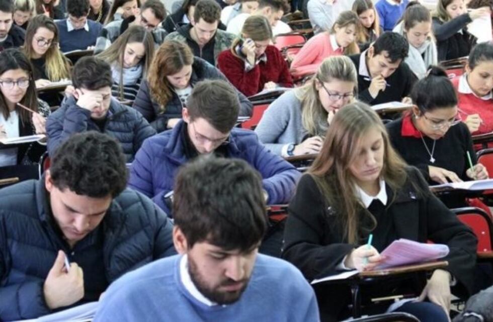 Estudiantes beneficiarios de becas Progresar accederán a abono telefónico