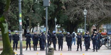 Detuvieron a una mujer en La Plata luego del enfrentamiento con los manteros
