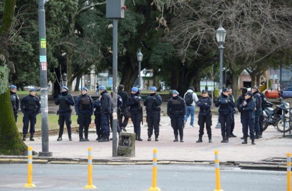 Detuvieron a una mujer en La Plata luego del enfrentamiento con los manteros