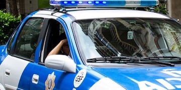 Una mujer que contó a los policía que su hijo de 16 años estaría herido de arma blanca en la espalda