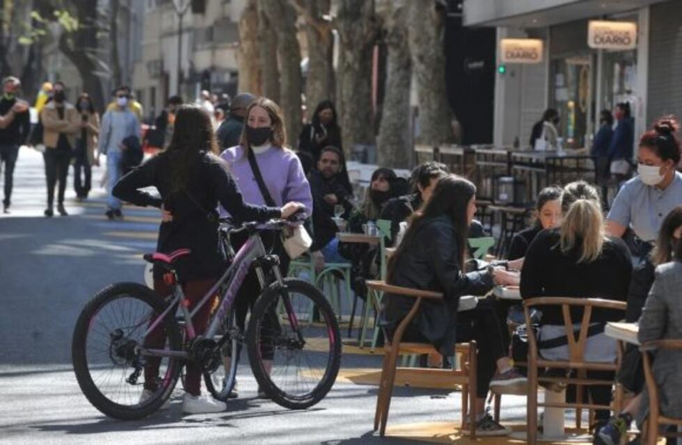 Se suman áreas peatonales para que pongan mesas en la Ciudad
