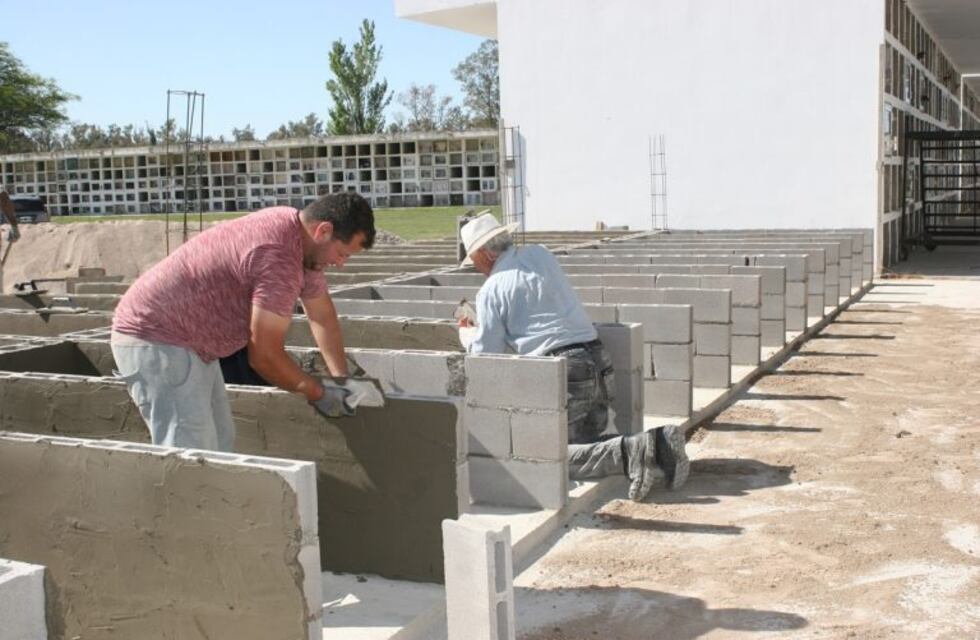 El municipio de Arroyito construye nuevos nichos en el cementerio