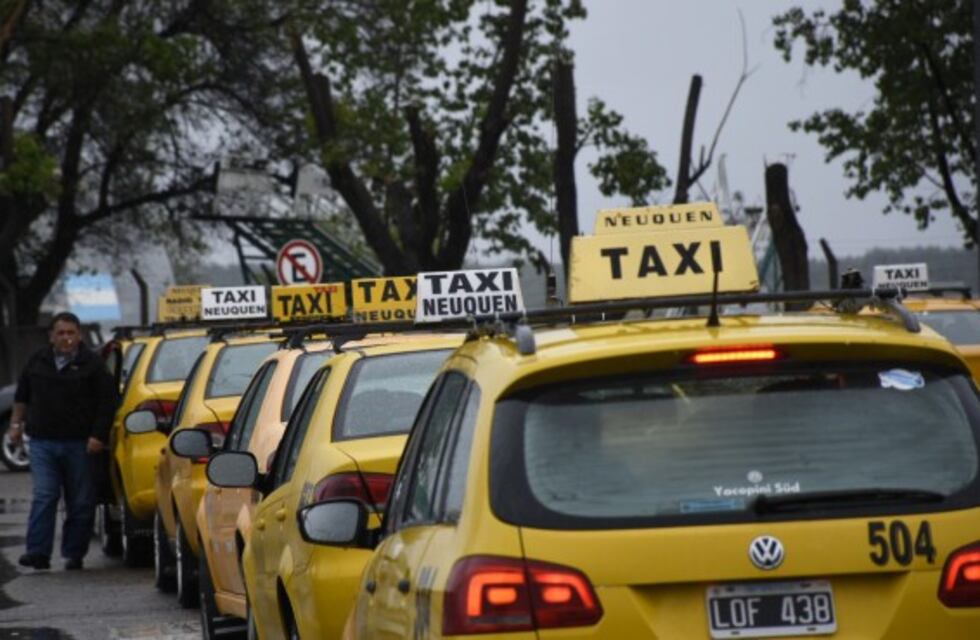 Tras el ataque a Pablo Sánchez, analizan poner cámaras de seguridad en los taxis