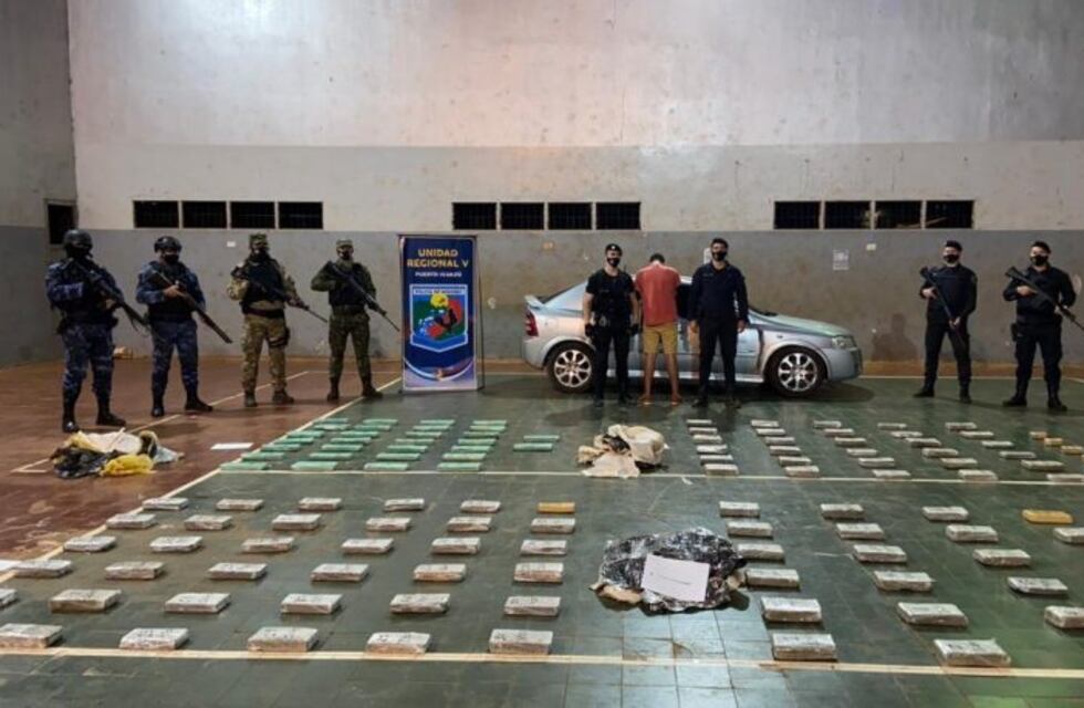 Intentó escapar de un control y lo detuvieron con el auto repleto de marihuana