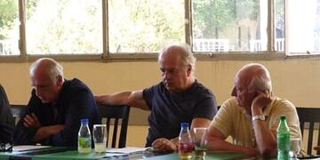 Beto Ragazzini (centro) vuelve a ser dirigente del club Albo, como vice primero\u002E