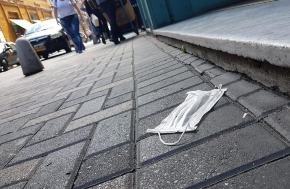 Empresas textiles rosarinas dejaron la ropa deportiva para fabricar barbijos