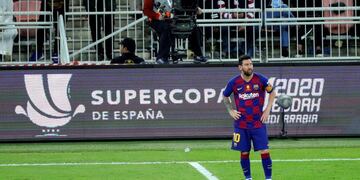 GRAF9753\u002E YEDA (ARABIA SAUDÍ), 09/01/2020\u002E- El delantero argentino del FC Barcelona Lionel Messi, pensativo tras marcar el Atlético de Madrid en los últimos minutos de la semifinal de la Supercopa de España que se disputa en la ciudad de Yeda (Arabia Saudí)\u002E EFE/JuanJo Martín