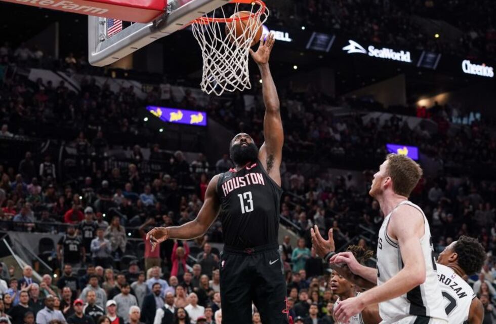 Escándalo en la NBA: anularon una volcada válida de James Harden ante San Antonio Spurs